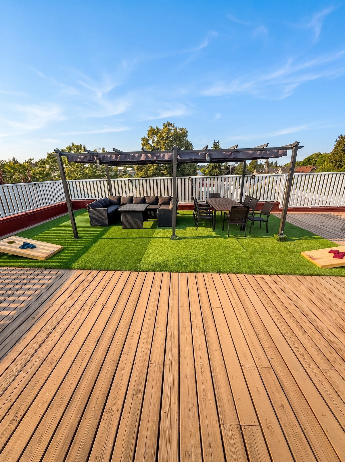 Pergola lounge and dining area on the rooftop